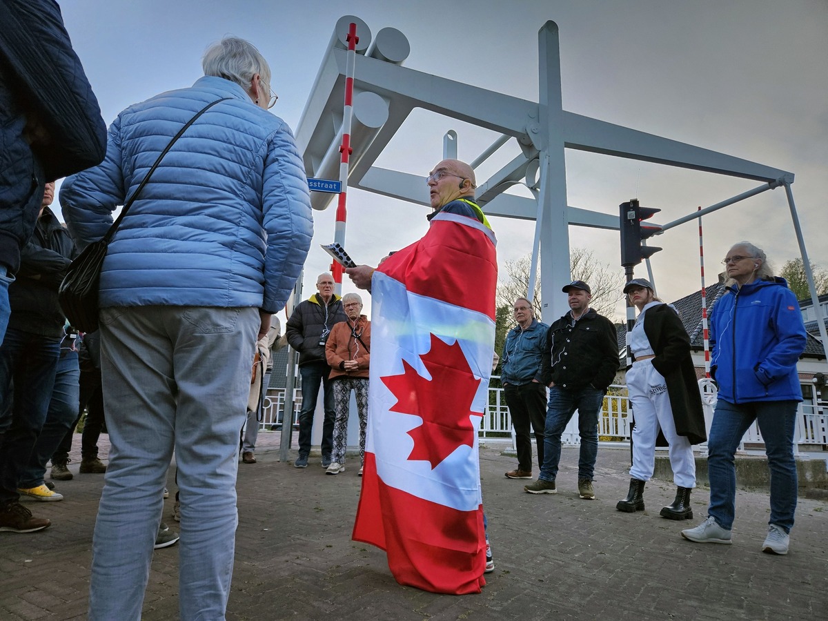 bevrijdingswandeltocht heerenveen gids anne van der laan canadese vlag