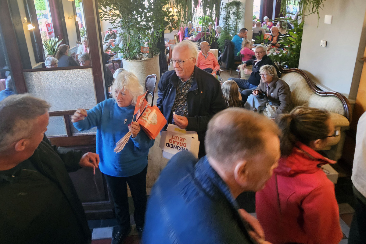 vrijheidssoep vlaggetje en speldje itty hans schouten